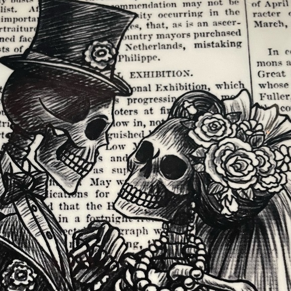 NWOT Queen’s Gothic Skeleton Bride & Groom Wedding Couple Til Death Plate - Picture 7 of 10